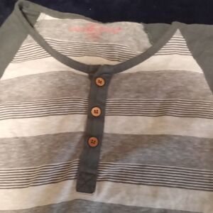 Gray Short Sleeve Tee with Gradient Stripes